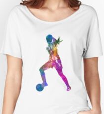 Camiseta ancha para mujer Chica jugando fútbol futbolista silueta