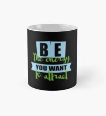 sei die Energie, die du anziehen willst Tasse (Standard)