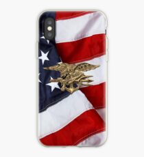 US Navy SEALs Trident über amerikanische Flagge iPhone-Hülle & Cover