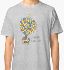 Camiseta clásica La aventura está ahí fuera