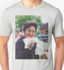 Araki eating a donut Unisex T-Shirt