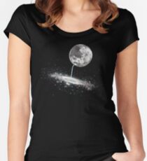 Luna Finds A Drink Women's Fitted Scoop T-Shirt