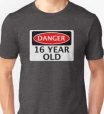 GEFAHR 16 Jahre alt, gefälschte lustige Geburtstag Sicherheitszeichen Slim Fit T-Shirt