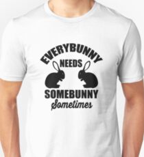 Jeder Hase braucht manchmal einen Bunny Unisex T-Shirt