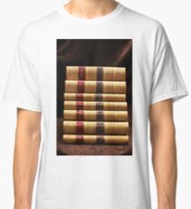 Stapel antike Bücher Classic T-Shirt