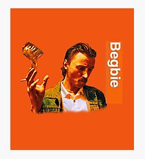 Begbie throws Glass of Beer - Scene from Trainspotting T-Shirt Photographic Print