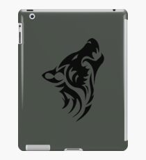 Howling like a wolf iPad Case/Skin