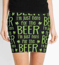 Ich bin nur hier für das Bier! lustiger Kleeblatt ST PATRICKs Tagesentwurf Minirock