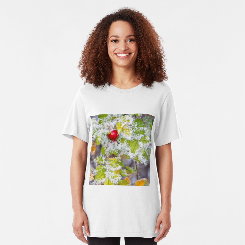 Rose hip and frozen leaves Slim Fit T-Shirt