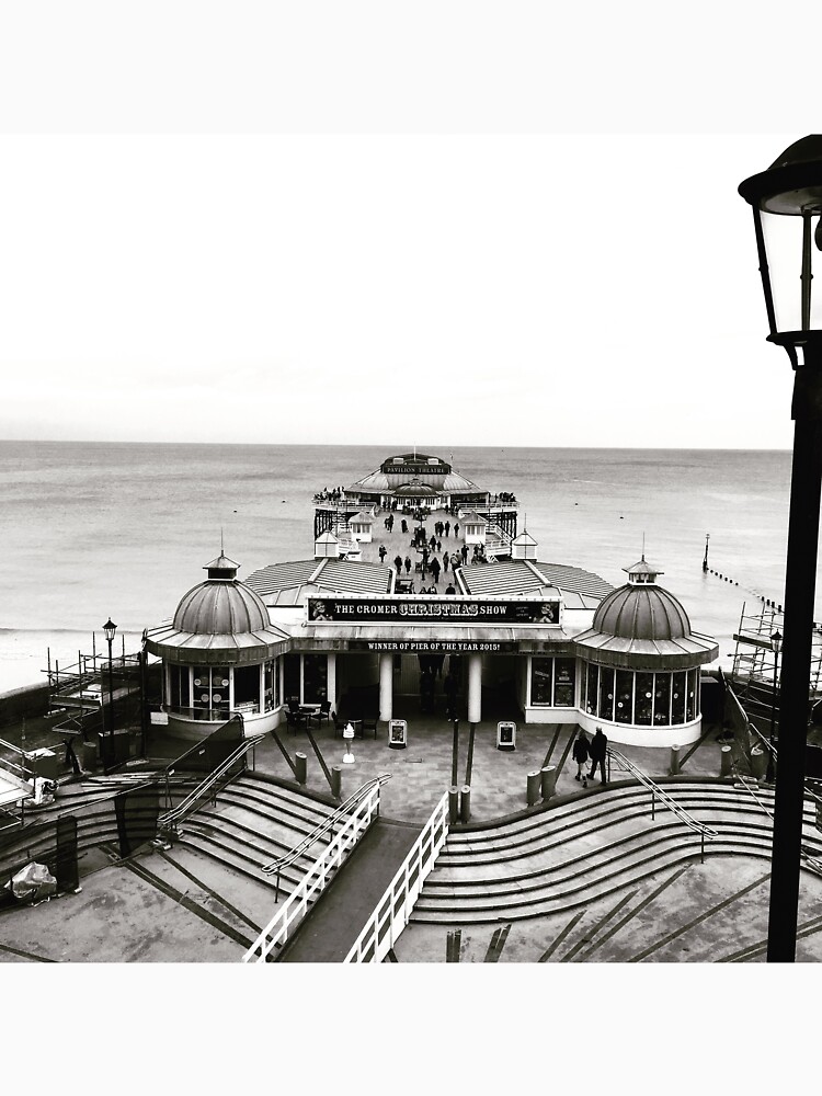 Cromer Pier by robsteadman
