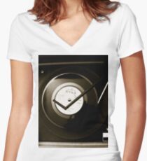 Decca Tailliertes T-Shirt mit V-Ausschnitt