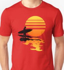 Surfender Sonnenaufgang Slim Fit T-Shirt