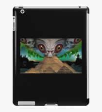 illuminati alien iPad Case/Skin