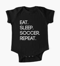 Essen. Schlafen. Fußball. Wiederholen Baby Body Kurzarm