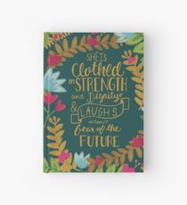 Cuaderno de tapa dura Ella está vestida de fuerza y dignidad y se ríe sin miedo al futuro, floral
