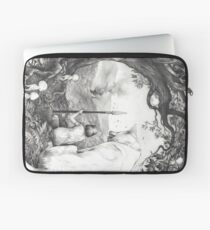 Between the roots and the branches Laptop Sleeve