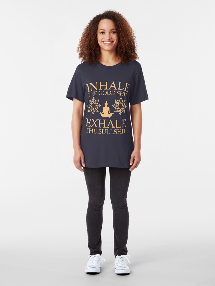 T-shirt ajusté ''Yoga: Inspirez la bonne merde' : autre vue
