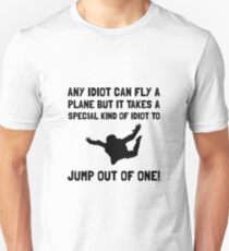 Idiot Fallschirmspringen Slim Fit T-Shirt
