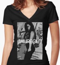 Camiseta entallada de cuello en V Lauren Jauregui "Diseños de Jauregui"