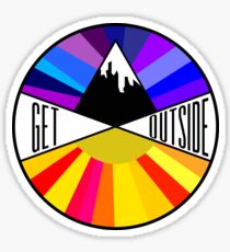 Gehe nach draußen Berg & Sonne Sticker