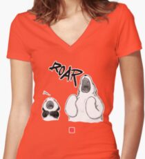 Camiseta entallada de cuello en V Yawn vs. Rugido