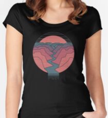 Camiseta entallada de cuello ancho Canyon River
