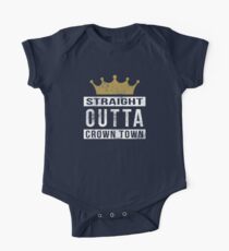 Straight Outta Crown Town 2 Baby Body Kurzarm