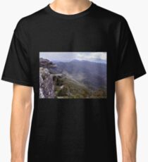 The overhang Classic T-Shirt