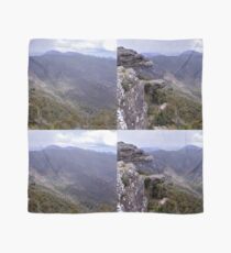 The overhang Scarf