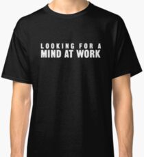 Auf der Suche nach einem Geist bei der Arbeit Classic T-Shirt