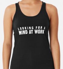 Auf der Suche nach einem Geist bei der Arbeit Racerback Tank Top