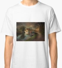 Bathampton on the kennet and Avon canal Classic T-Shirt