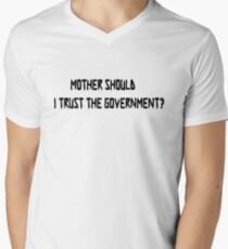 Camiseta para hombre de cuello en v La madre de Pink Floyd debe confiar en la camiseta del gobierno