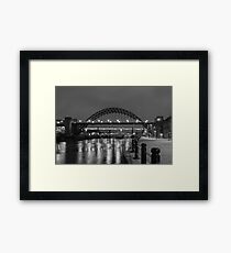 Die Tyne Bridge in der Nacht Gerahmtes Wandbild