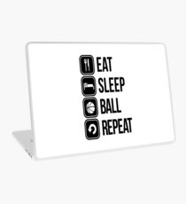 ESSEN, SCHLAFEN, BALL und WIEDERHOLEN Laptop Folie