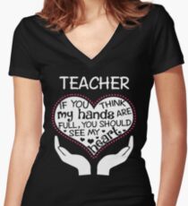 Herz eines Lehrers. Wenn du denkst, dass meine Hände voll sind, solltest du mein Herz sehen. Tailliertes T-Shirt mit V-Ausschnitt