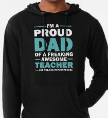 Ich bin ein stolzer Vater eines aufregenden ehrfürchtigen Lehrers. (Ja sie hat mir das gekauft) Vatertag Geschenk für Papa. Leichter Hoodie