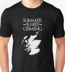 Der Sommer kommt nicht - Schottland (weißer Text) Slim Fit T-Shirt