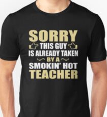 Entschuldigung, dieser Typ wird bereits von einem Smokin 'Hot 5th Grade Teacher genommen. Unisex T-Shirt