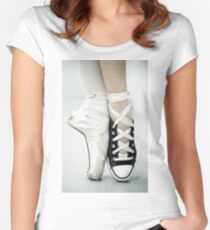 Converse / Spitzenschuh Tailliertes Rundhals-Shirt