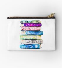 Stapel Bücher Studio Clutch