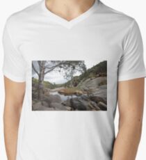 Mannum Waterfalls Return Men's V-Neck T-Shirt