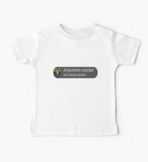 Leistung freigeschaltet Neuer Charakter freigeschaltet Baby T-Shirt