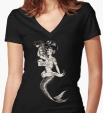 Camiseta entallada de cuello en V Ruina de los marineros, estilo del tatuaje de la sirena de la vendimia
