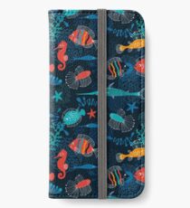 Tropische Fische unter dem Meer iPhone Flip-Case/Hülle/Skin