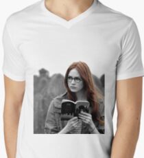 Amy Pond Men's V-Neck T-Shirt