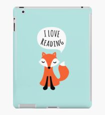 I love reading, cute cartoon fox on blue background iPad-Hülle & Klebefolie