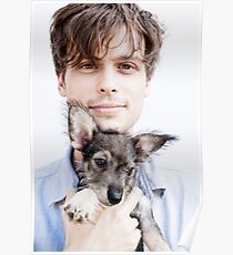 Matthew Gray Gubler mit Hund Poster