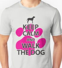 Camiseta unisex Mantenga la calma y pasee al perro