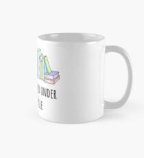 Taza clásica Para siempre aplastado debajo de mi pila TBR